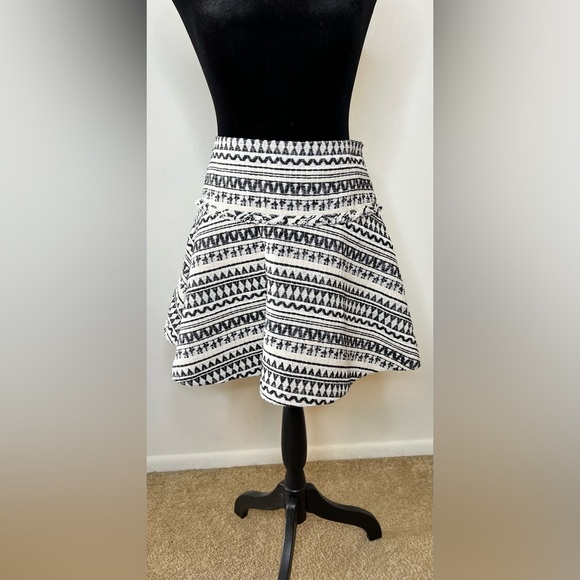 Banana Republic cream black Aztec tweed skater mini skirt lined zip back size 2 - Picture 2 of 9